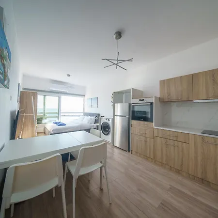 Armonia Seafront דירה