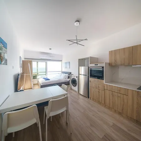 Armonia Seafront דירה